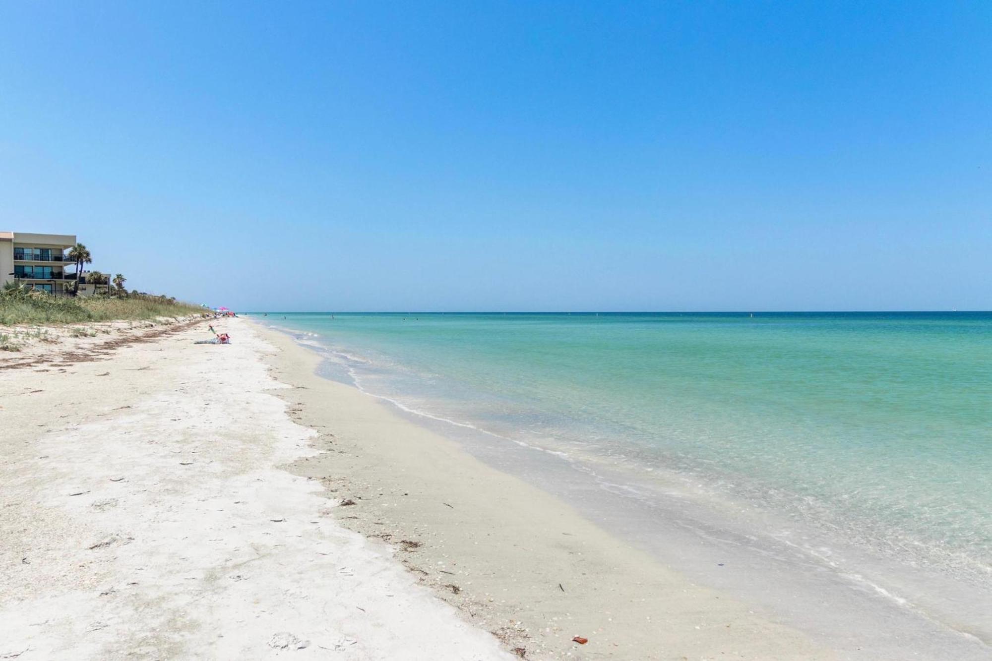 Beach Oasis - No Storm Damage & Guest Ready! Come Enjoy The Heated Pool & Relax At The Beach! Clearwater Beach Exterior foto
