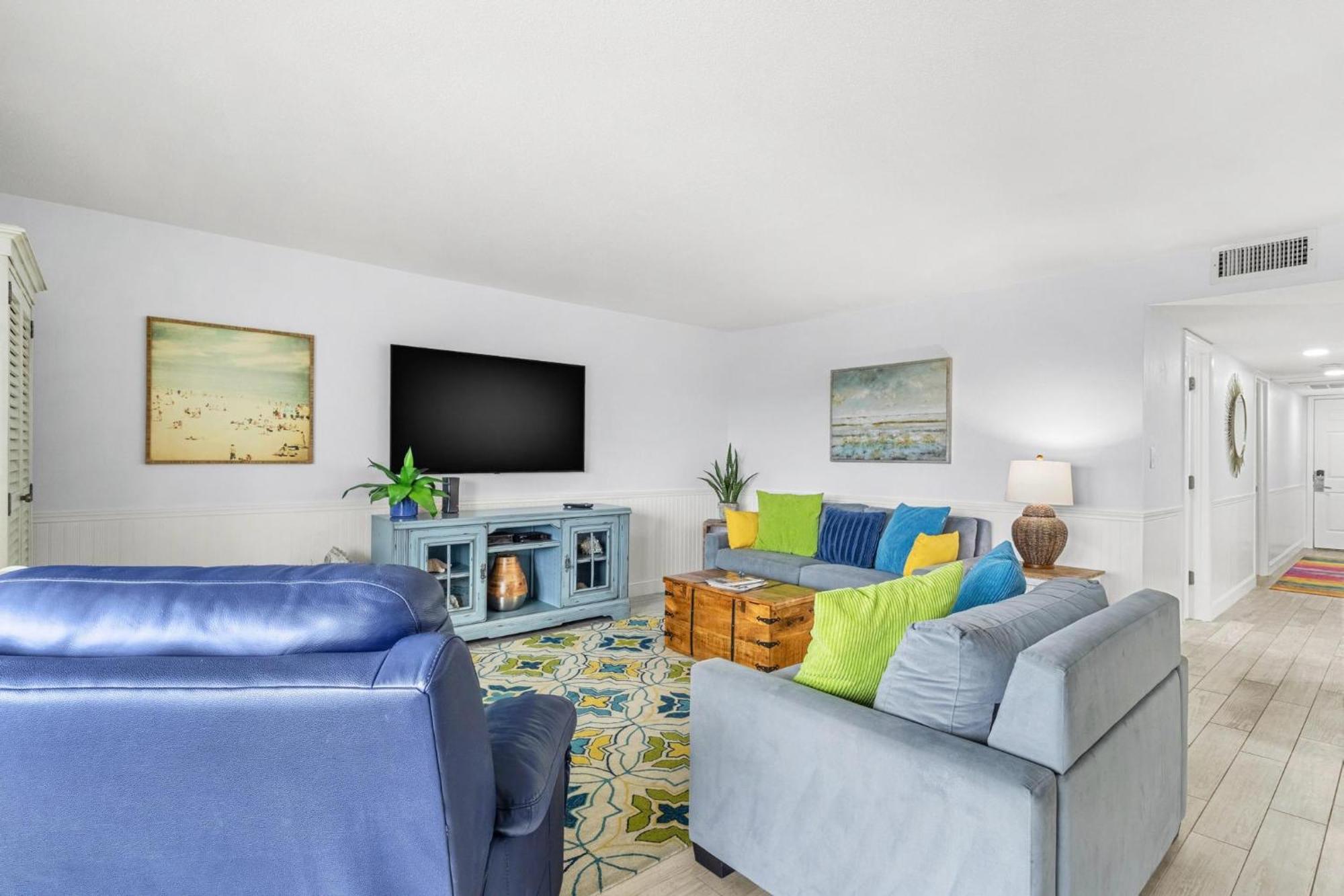 Beach Oasis - No Storm Damage & Guest Ready! Come Enjoy The Heated Pool & Relax At The Beach! Clearwater Beach Exterior foto